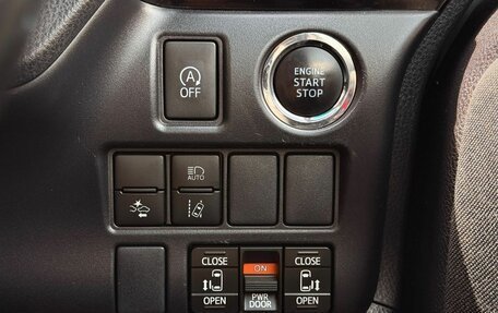 Toyota Voxy III, 2018 год, 2 365 000 рублей, 19 фотография