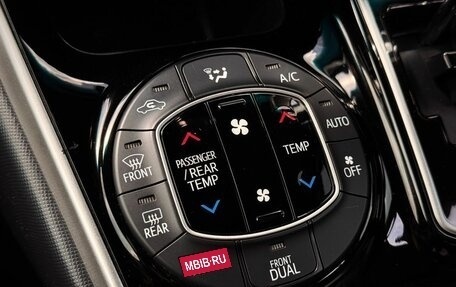 Toyota Voxy III, 2018 год, 2 365 000 рублей, 22 фотография