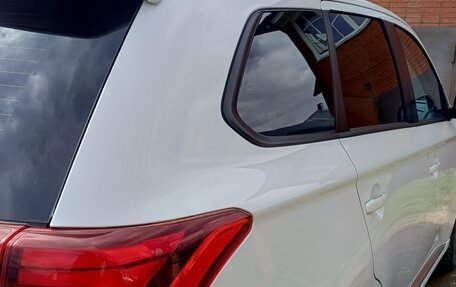 Mitsubishi Outlander III рестайлинг 3, 2022 год, 3 200 000 рублей, 4 фотография