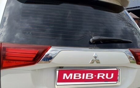Mitsubishi Outlander III рестайлинг 3, 2022 год, 3 200 000 рублей, 3 фотография