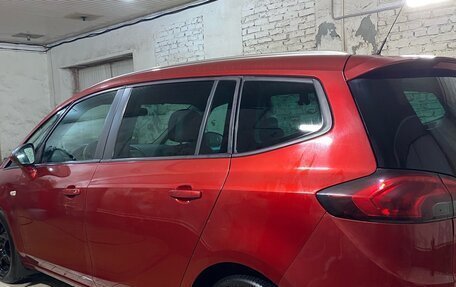 Opel Zafira C рестайлинг, 2013 год, 900 000 рублей, 4 фотография