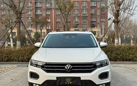 Volkswagen T-Roc I, 2022 год, 1 690 000 рублей, 2 фотография