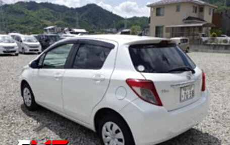 Toyota Vitz, 2012 год, 750 000 рублей, 2 фотография