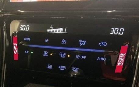 Toyota Harrier, 2017 год, 1 800 000 рублей, 15 фотография