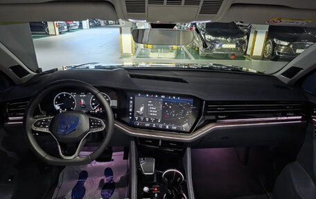 Volkswagen Touareg III, 2025 год, 9 700 000 рублей, 7 фотография