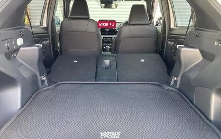 Toyota Yaris Cross, 2021 год, 1 250 000 рублей, 22 фотография