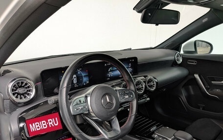 Mercedes-Benz A-Класс, 2021 год, 2 850 000 рублей, 15 фотография