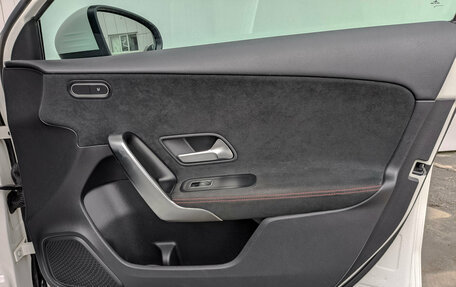 Mercedes-Benz A-Класс, 2021 год, 2 850 000 рублей, 23 фотография