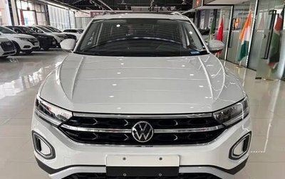 Volkswagen T-Roc I, 2023 год, 1 930 000 рублей, 1 фотография