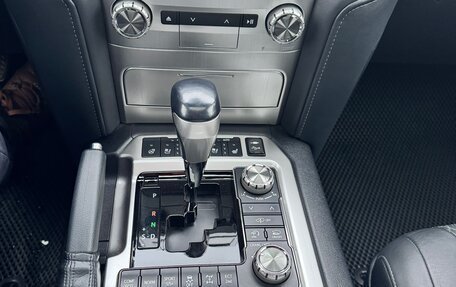 Toyota Land Cruiser 200, 2017 год, 7 699 000 рублей, 17 фотография