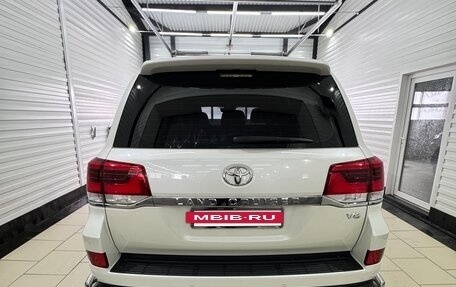 Toyota Land Cruiser 200, 2017 год, 7 699 000 рублей, 5 фотография