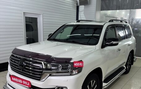 Toyota Land Cruiser 200, 2017 год, 7 699 000 рублей, 3 фотография