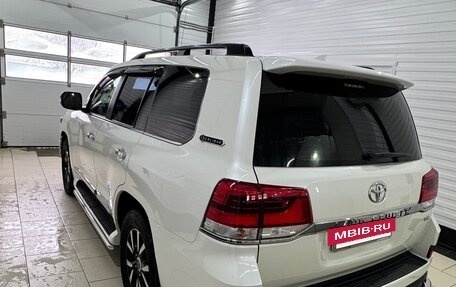 Toyota Land Cruiser 200, 2017 год, 7 699 000 рублей, 4 фотография
