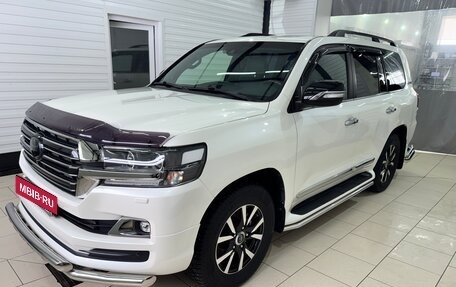 Toyota Land Cruiser 200, 2017 год, 7 699 000 рублей, 13 фотография