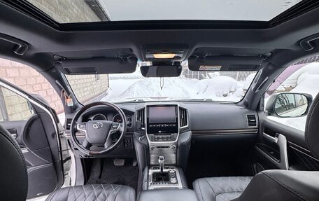Toyota Land Cruiser 200, 2017 год, 7 699 000 рублей, 18 фотография