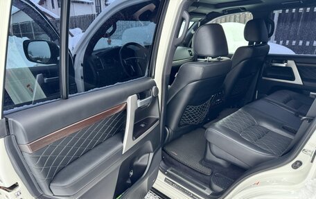 Toyota Land Cruiser 200, 2017 год, 7 699 000 рублей, 22 фотография