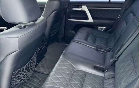 Toyota Land Cruiser 200, 2017 год, 7 699 000 рублей, 21 фотография