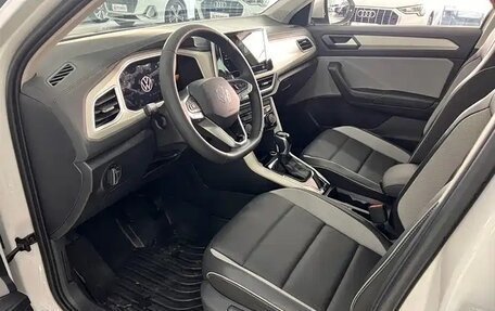 Volkswagen T-Roc I, 2023 год, 1 930 000 рублей, 5 фотография