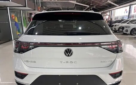 Volkswagen T-Roc I, 2023 год, 1 930 000 рублей, 4 фотография