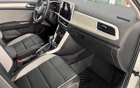 Volkswagen T-Roc I, 2023 год, 1 930 000 рублей, 8 фотография