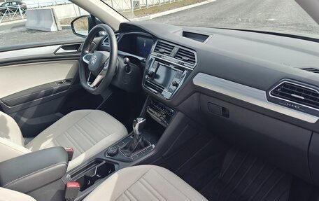 Volkswagen Tiguan II, 2022 год, 3 230 000 рублей, 16 фотография