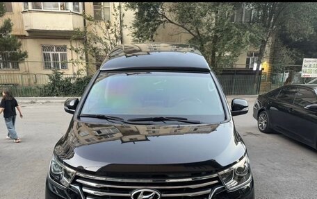 Hyundai Grand Starex Grand Starex I рестайлинг 2, 2019 год, 4 300 000 рублей, 1 фотография