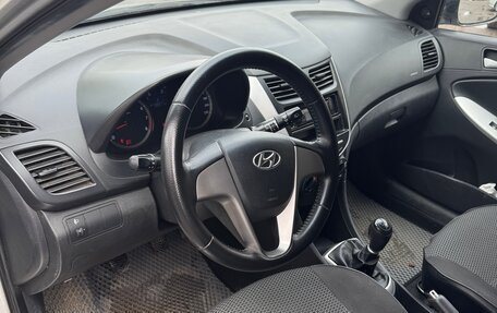 Hyundai Solaris II рестайлинг, 2012 год, 585 000 рублей, 13 фотография
