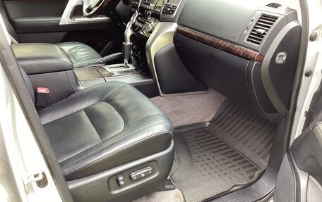 Toyota Land Cruiser 200, 2014 год, 3 990 000 рублей, 4 фотография