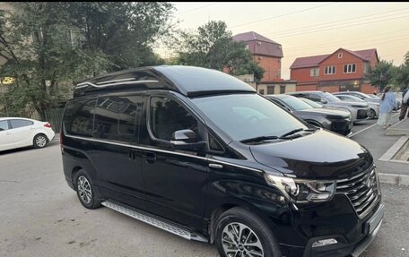 Hyundai Grand Starex Grand Starex I рестайлинг 2, 2019 год, 4 300 000 рублей, 2 фотография