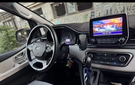 Hyundai Grand Starex Grand Starex I рестайлинг 2, 2019 год, 4 300 000 рублей, 7 фотография