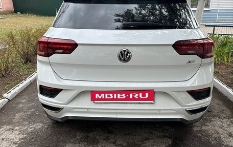 Volkswagen T-Roc I, 2019 год, 2 100 000 рублей, 2 фотография