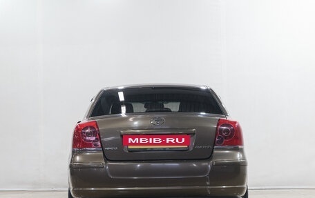 Toyota Avensis III рестайлинг, 2005 год, 749 000 рублей, 5 фотография