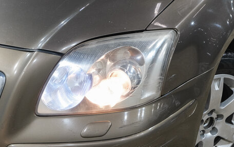 Toyota Avensis III рестайлинг, 2005 год, 749 000 рублей, 10 фотография