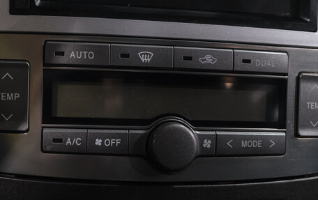 Toyota Avensis III рестайлинг, 2005 год, 749 000 рублей, 27 фотография