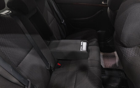 Toyota Avensis III рестайлинг, 2005 год, 749 000 рублей, 30 фотография