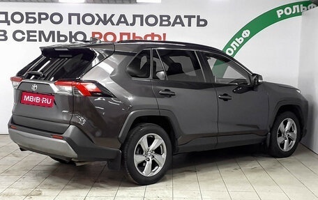 Toyota RAV4, 2021 год, 3 230 000 рублей, 4 фотография