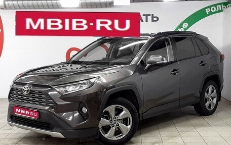 Toyota RAV4, 2021 год, 3 230 000 рублей, 1 фотография