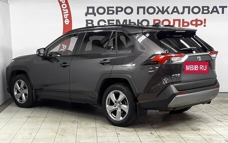 Toyota RAV4, 2021 год, 3 230 000 рублей, 6 фотография