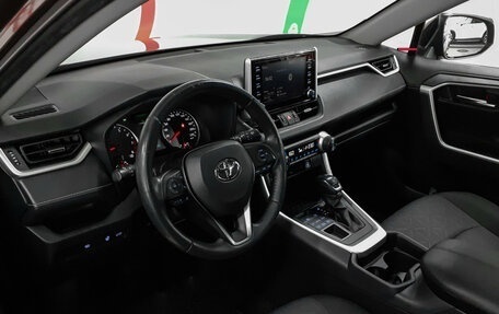 Toyota RAV4, 2021 год, 3 230 000 рублей, 7 фотография