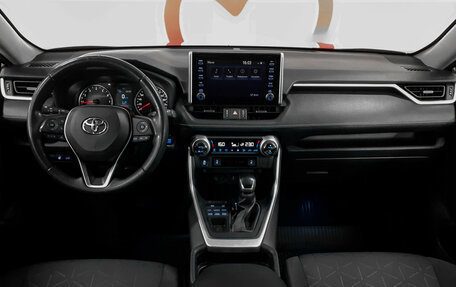 Toyota RAV4, 2021 год, 3 230 000 рублей, 8 фотография