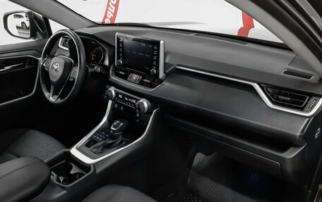 Toyota RAV4, 2021 год, 3 230 000 рублей, 9 фотография