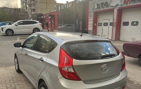 Hyundai Solaris II рестайлинг, 2011 год, 730 000 рублей, 4 фотография