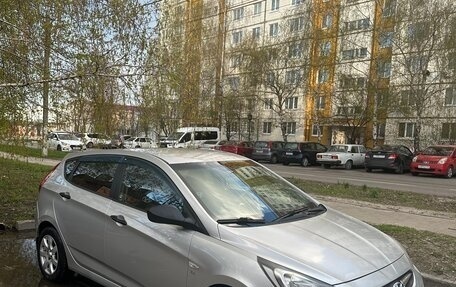 Hyundai Solaris II рестайлинг, 2011 год, 730 000 рублей, 2 фотография