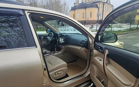 Toyota Highlander III, 2012 год, 2 500 000 рублей, 2 фотография