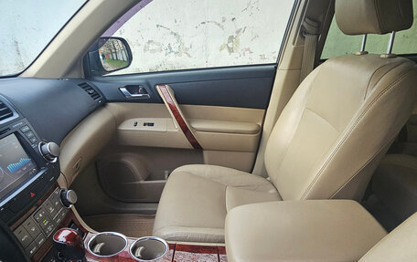 Toyota Highlander III, 2012 год, 2 500 000 рублей, 21 фотография