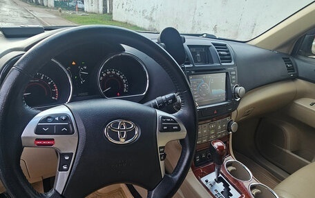 Toyota Highlander III, 2012 год, 2 500 000 рублей, 20 фотография