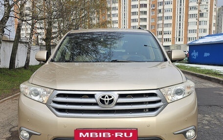 Toyota Highlander III, 2012 год, 2 500 000 рублей, 23 фотография