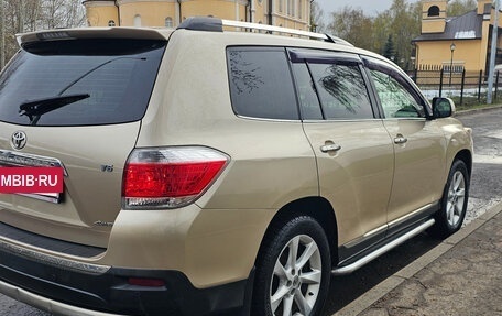 Toyota Highlander III, 2012 год, 2 500 000 рублей, 11 фотография