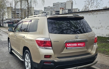 Toyota Highlander III, 2012 год, 2 500 000 рублей, 13 фотография
