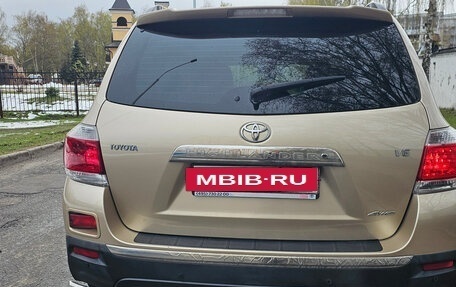 Toyota Highlander III, 2012 год, 2 500 000 рублей, 12 фотография
